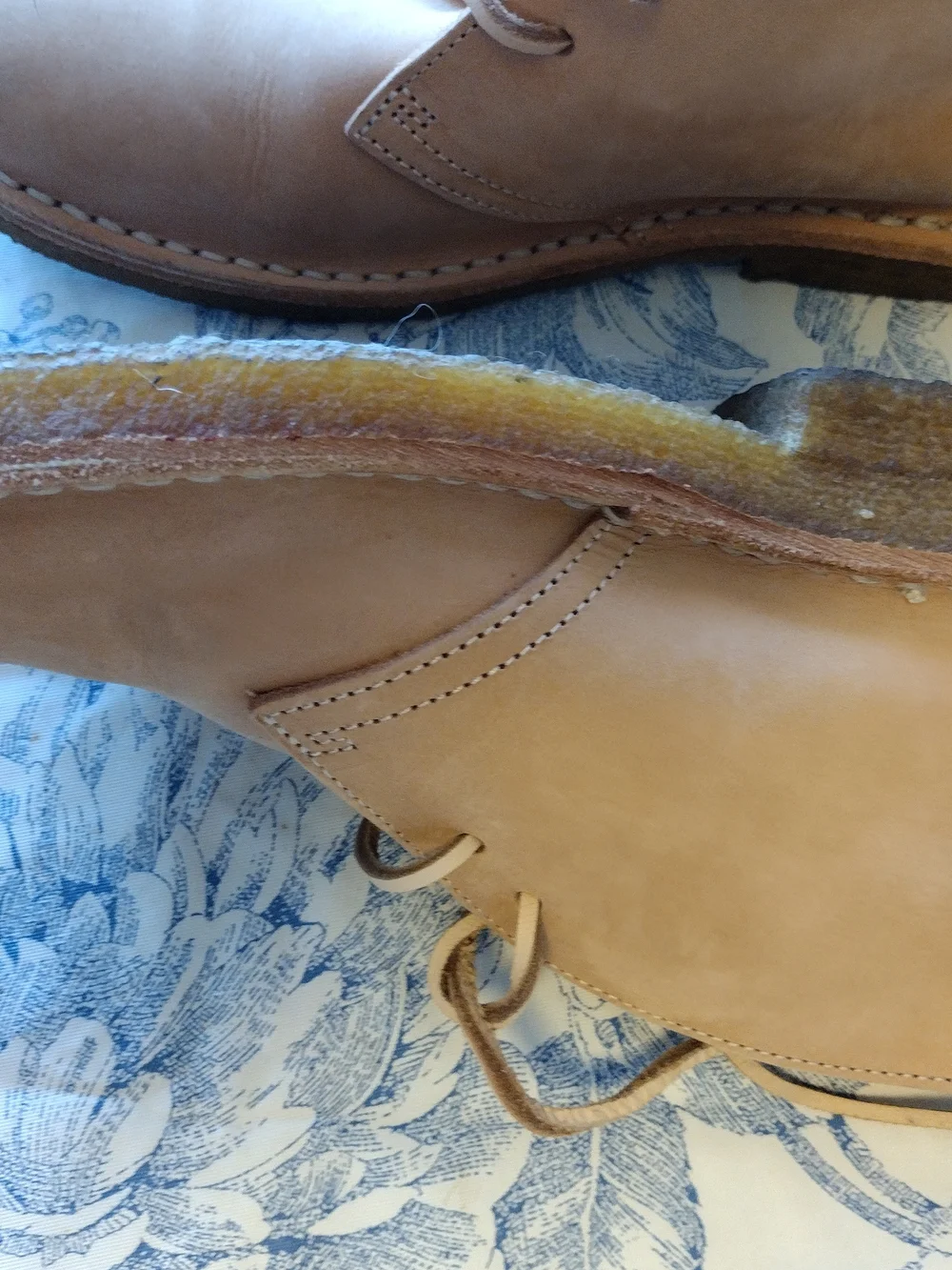 Clark's Original Natural Tan Leather Desert Shoes Size 9 US